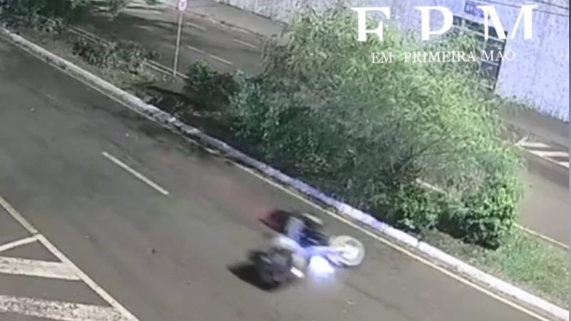 Motociclista fica ferido após enroscar em fio solto em avenida de Franca