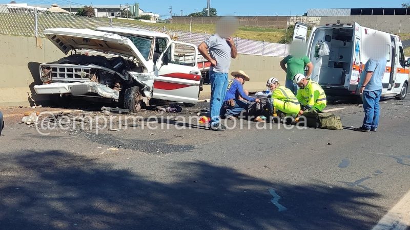 Motorista entra na contramão e provoca colisão frontal na Rodovia Ronan Rocha, em Franca