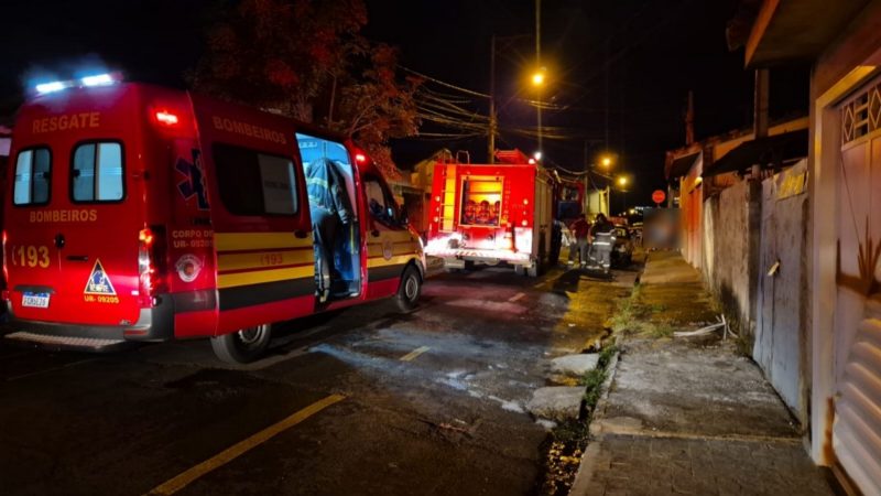 Incêndio destrói residência e mobiliza Corpo de Bombeiros na Vila Formosa, em Franca