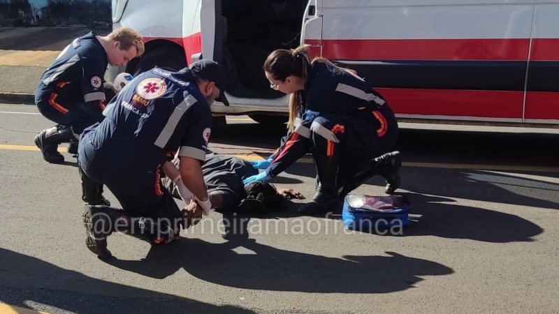 Homem é atropelado por caminhão e fica gravemente ferido em avenida de Franca