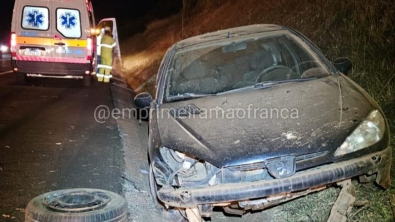 Motorista perde controle e vai parar em barranco na rodovia Ronan Rocha em Franca