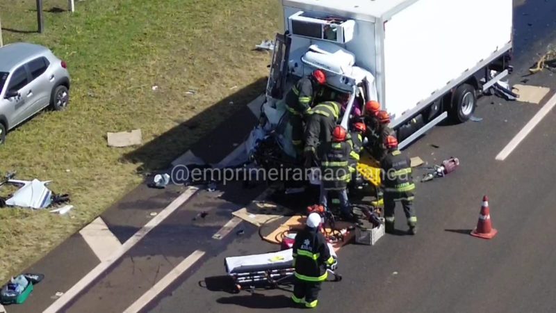 Colisão entre caminhões deixa motorista gravemente ferido na rodovia Ronan Rocha