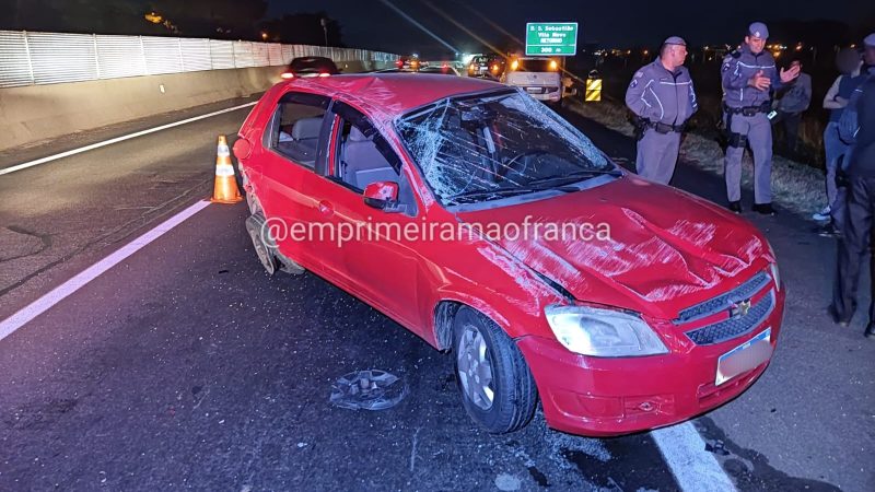 Veículo fica destruído após colisão na Rodovia Cândido Portinari, em Franca