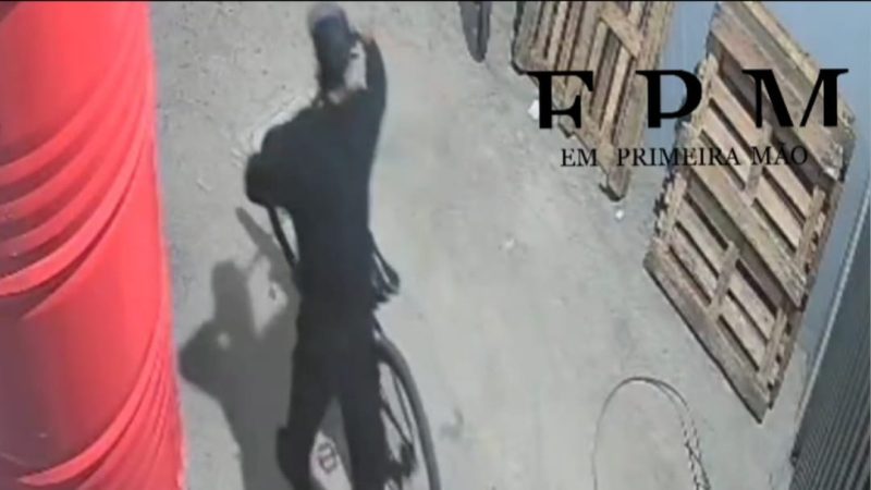 Criminoso é flagrado por câmeras de segurança furtando bicicleta no Distrito Industrial em Franca