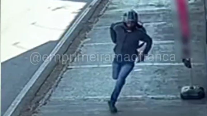 Mulher é ameaçada e tem aliança e dinheiro roubados em Franca