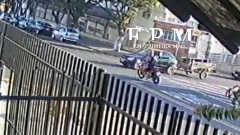 Motociclista fica ferido após avançar sinal de pare em cruzamento de Franca