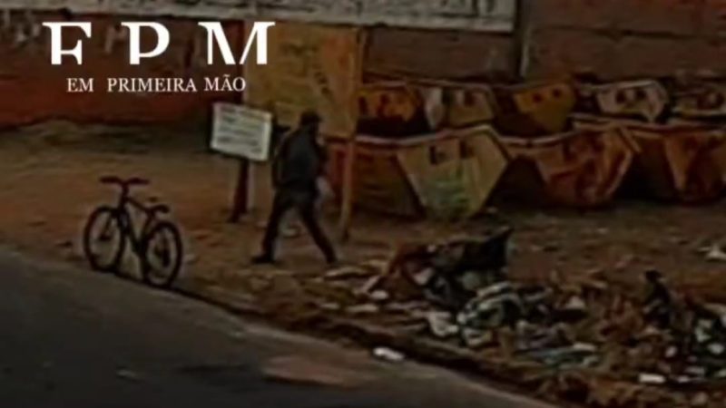 Homem é flagrado por câmeras de segurança ateando fogo em terreno baldio, em Franca