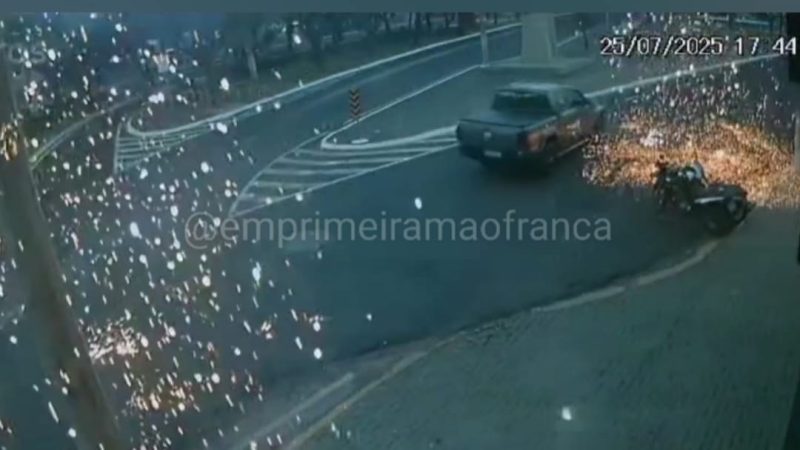 Curto-circuito e explosão assustam pedestres na região da Estação, em Franca
