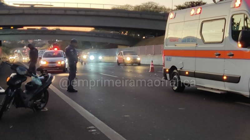 Colisão entre carro e moto deixa uma pessoa ferida na Cândido Portinari