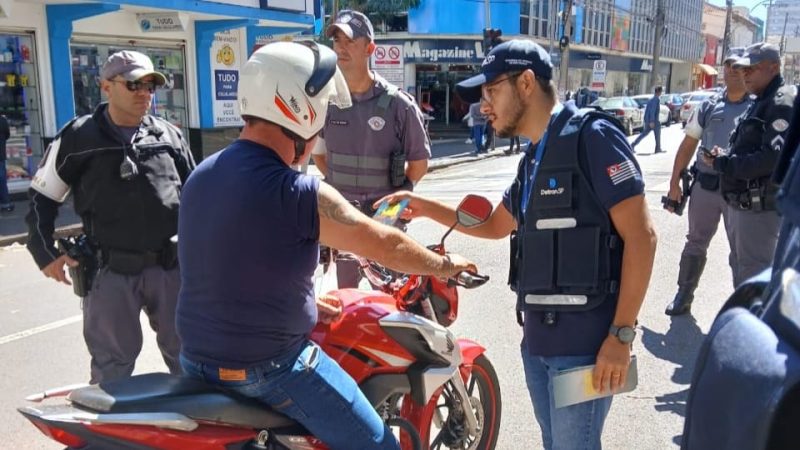 Polícia Militar e Detran realizam ação educativa no Centro de Franca