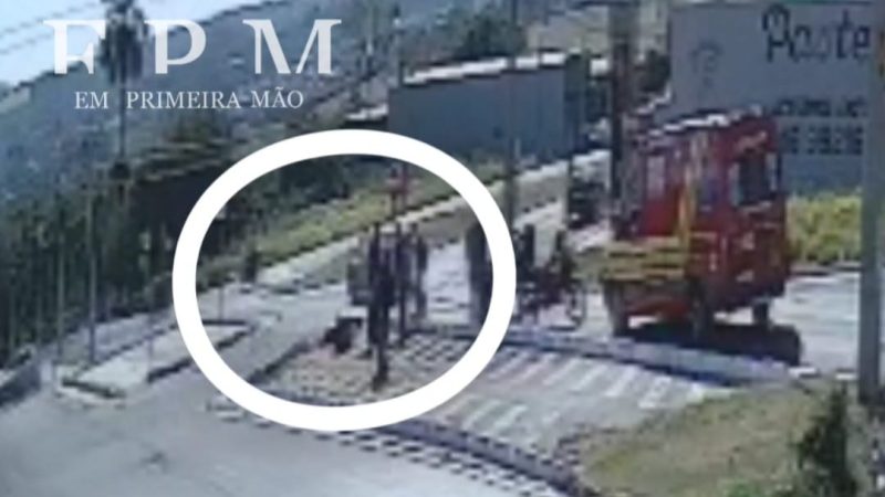 Câmeras registram dois acidentes quase simultâneos em cruzamento de Franca