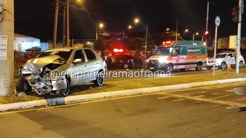 Acidente envolvendo três carros deixa feridos na Avenida Nelson Nogueira, em Franca
