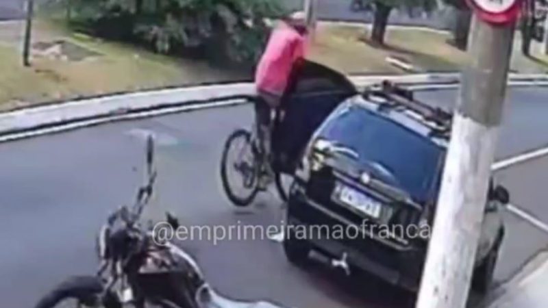 Ciclista sofre trauma na cabeça após ser atingido por porta de veículo em Franca