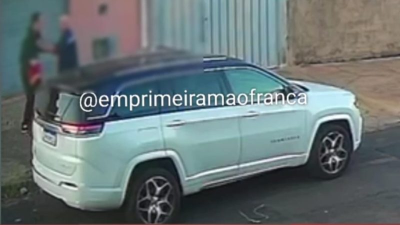 Câmera de segurança registra momento em que homem é baleado na Vila Aparecida, em Franca