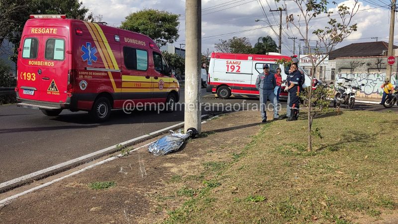 Motociclista morre após colidir contra poste em avenida de Franca