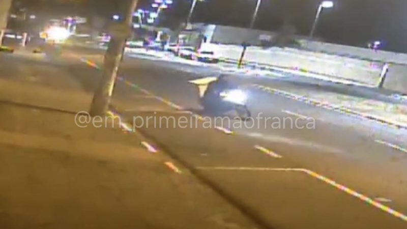 Criminosos invadem loja de tintas e furtam moto em Franca