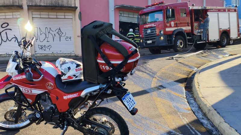 Incêndio em comércio mobiliza equipes do Corpo de Bombeiros no Jardim Barão, em Franca