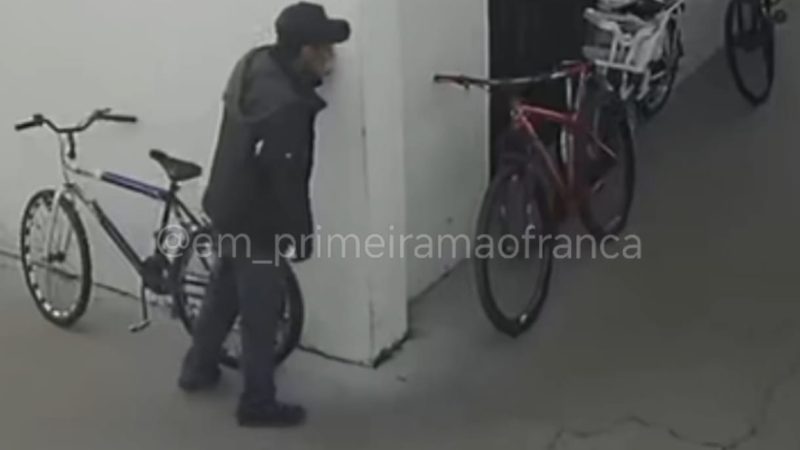 Furto à base de troca: Criminoso abandona bicicleta e furta outras duas de funcionários em empresa de Franca