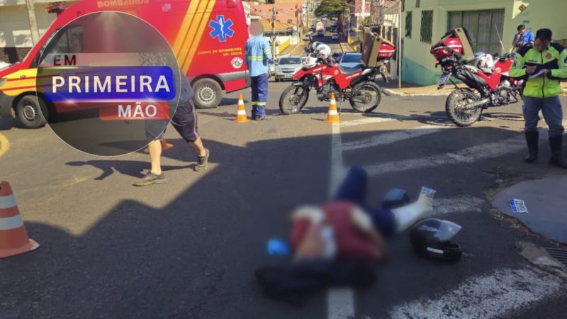Câmera de segurança registra colisão entre carro e moto no Centro de Franca