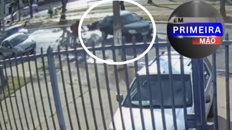 Câmera de segurança registra colisão entre carro e moto em avenida de Franca