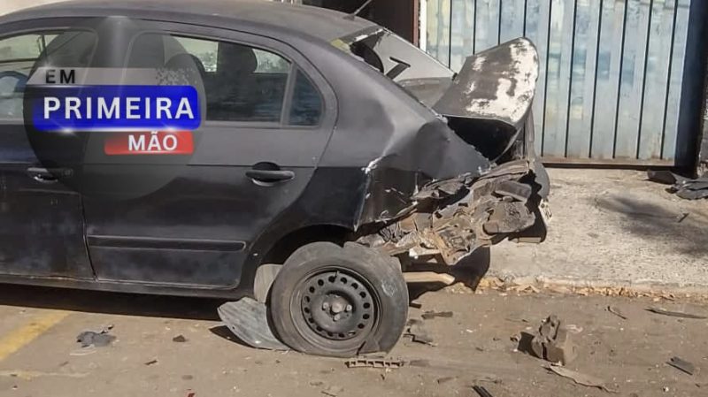 Motorista foge após bater em carro estacionado em avenida de Franca