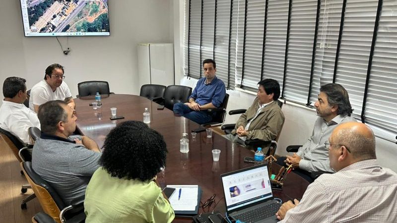 Prefeitura promove reunião com empresários sobre tarifas em produtos exportados