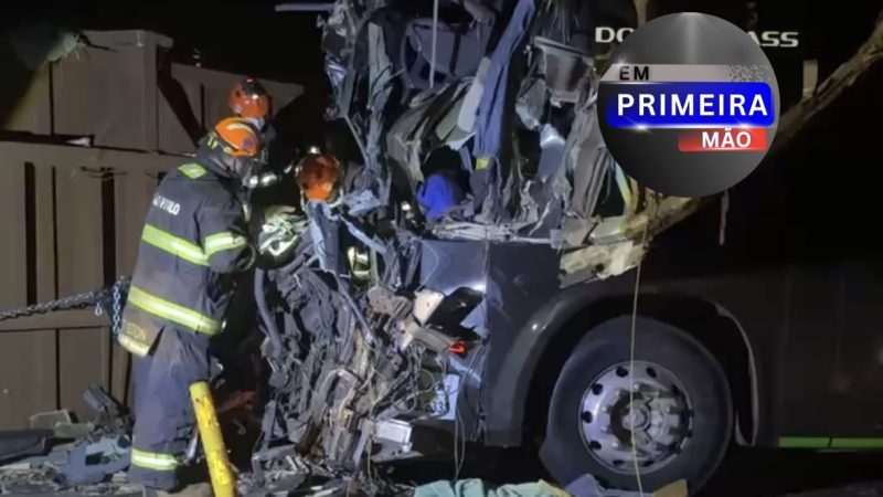 Colisão entre ônibus e caminhão deixa um morto e vários feridos em Batatais