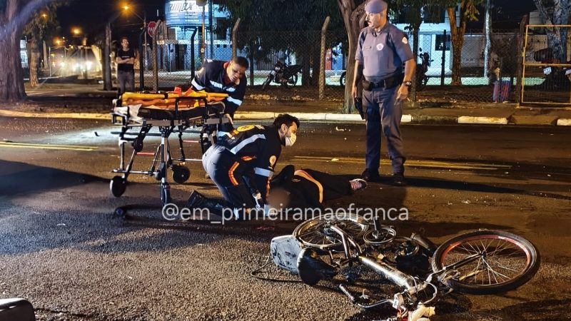 Colisão entre moto e bicicleta motorizada deixa três feridos em Franca