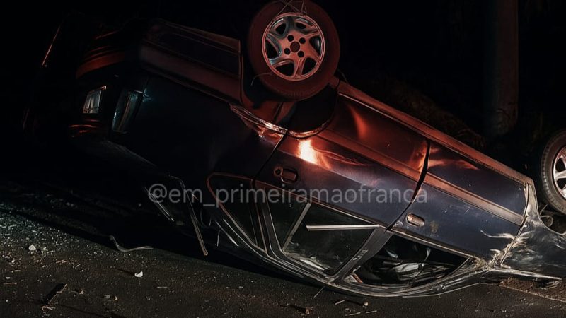 Capotamento é registrado na rodovia Tancredo Neves na madrugada