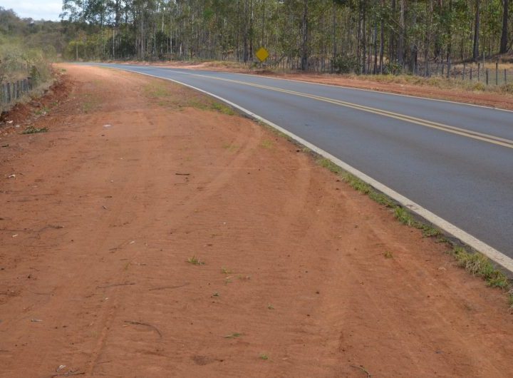 Prefeitura conclui acostamentos na Rodovia Franca a Claraval