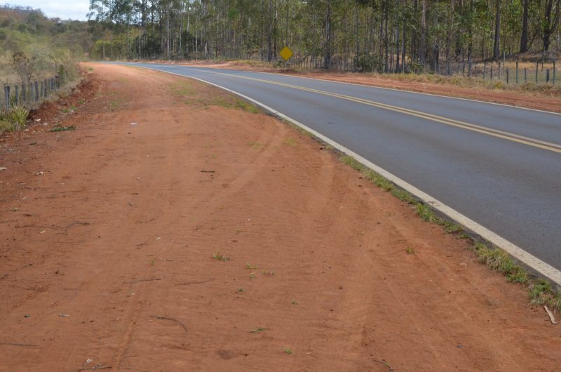 Prefeitura conclui acostamentos na Rodovia Franca a Claraval