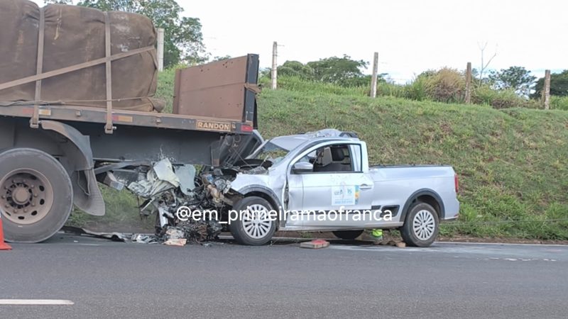 Colisão entre carro e carreta por pouco não termina em tragédia na Rodovia Ronan Rocha