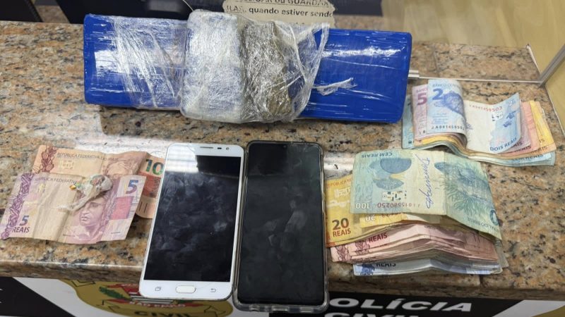 Mulher com drogas e homem procurado pela Justiça são presos em Jeriquara