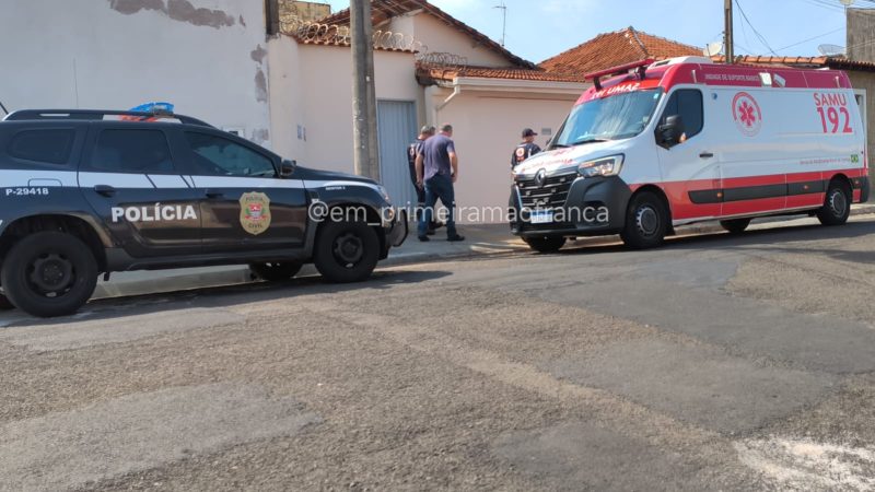 Polícia Civil vai investigar morte de idoso encontrado com tesoura cravada no peito