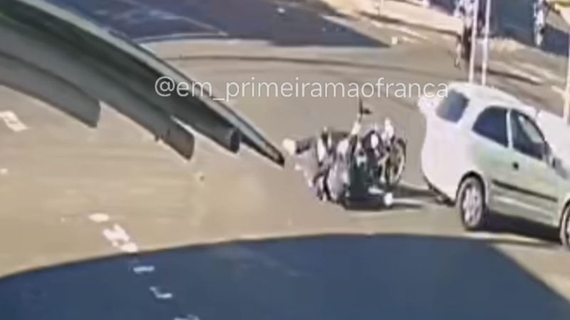 Casal fica ferido em acidente entre moto e carro no São Domingos, em Franca