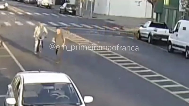 Vítima de grave acidente é entubada dentro de viatura por falta de vaga na Santa Casa de Franca