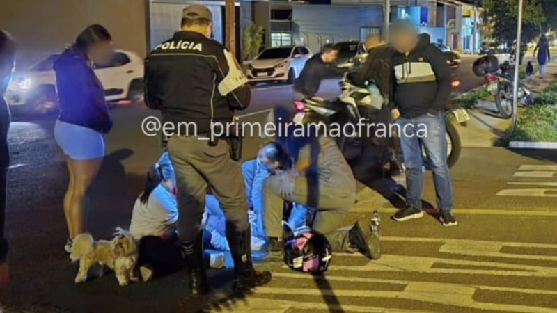 Jovem fica ferida após colisão entre duas motos em avenida de Franca