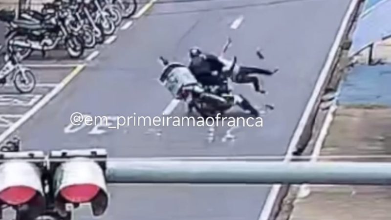 Câmera registra momento em que idosa é atropelada por moto em Franca