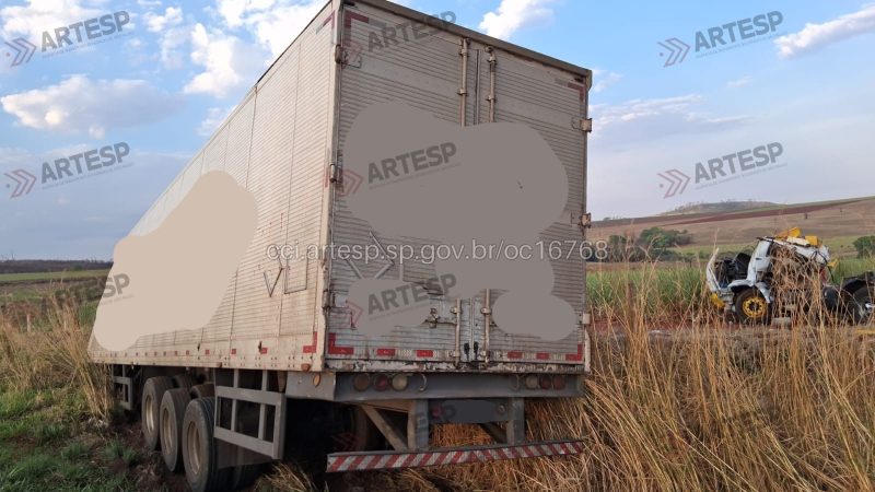 Caminhoneiro morre após colisão entre carretas na rodovia Anhanguera, em Igarapava