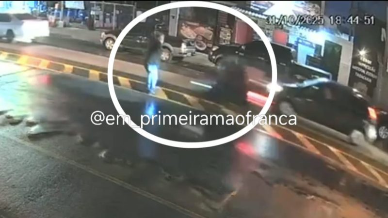 Novas imagens mostram atropelamento que deixou pedestre e motociclista feridos em avenida de Franca