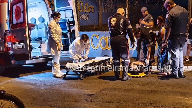 Adolescente é socorrido desorientado após sofrer queda de bicicleta na área central