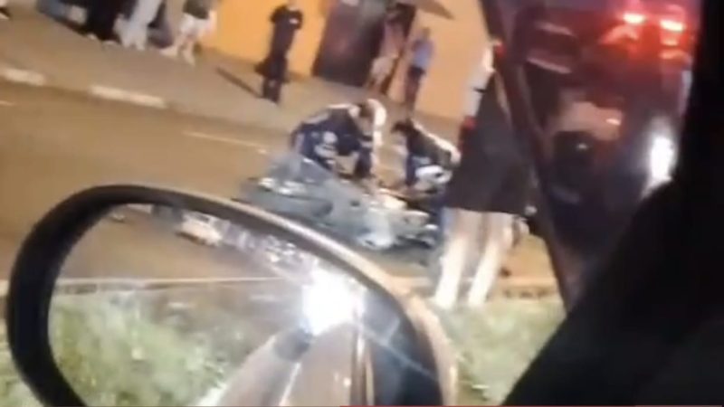 Motociclista fica ferido após colidir contra poste em avenida de Franca