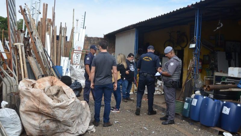 Prefeitura e Polícia Militar realizam operação em depósitos de sucatas, em Franca