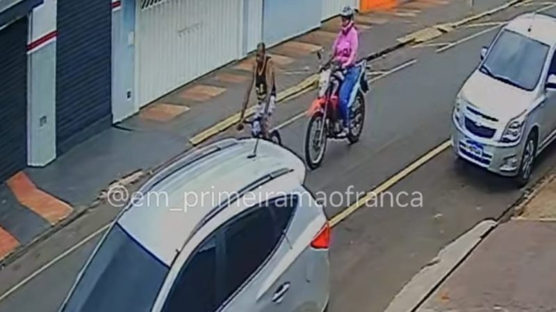 Câmera de segurança registra colisão entre motociclista e ciclista em Franca