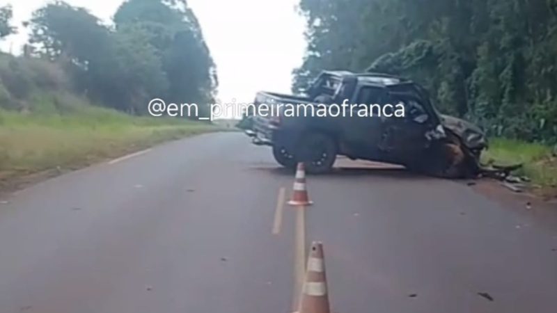 Colisão frontal entre dois veículos é registrada em rodovia da região