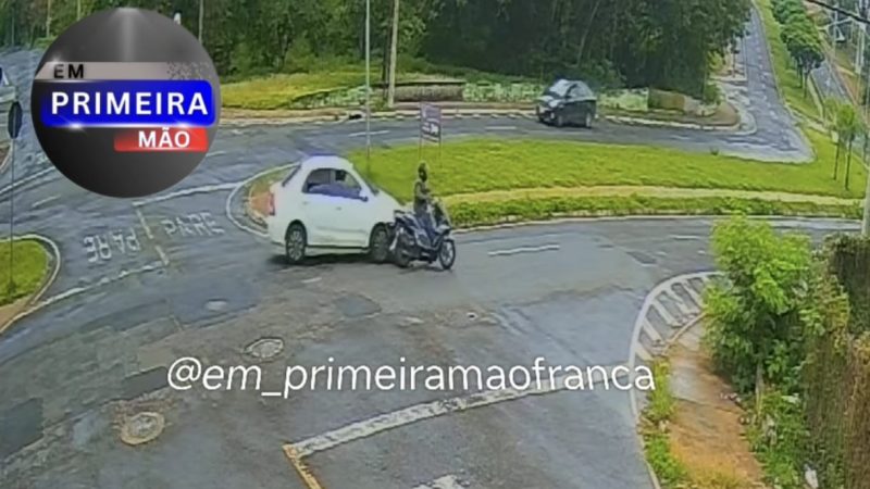 Motociclista fica ferido após ser atingido por veículo em avenida de Franca