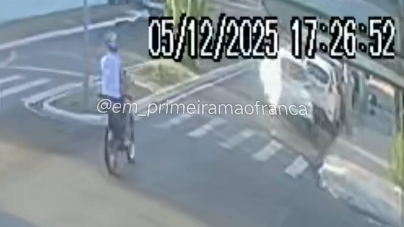 Câmera registra colisão entre carro e moto que deixou motociclista ferido em Franca