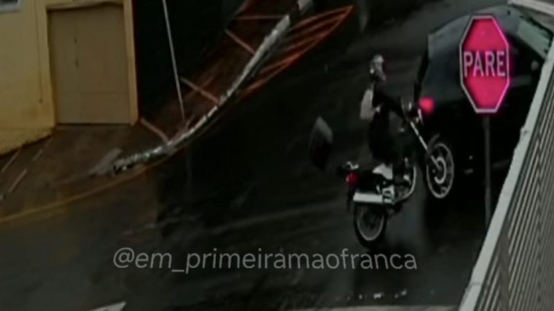 Motociclista fica ferida após avançar sinal de pare em cruzamento do Jardim Consolação, em Franca