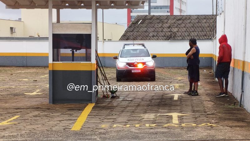 Homem é encontrado morto em estacionamento de agência bancária em Franca