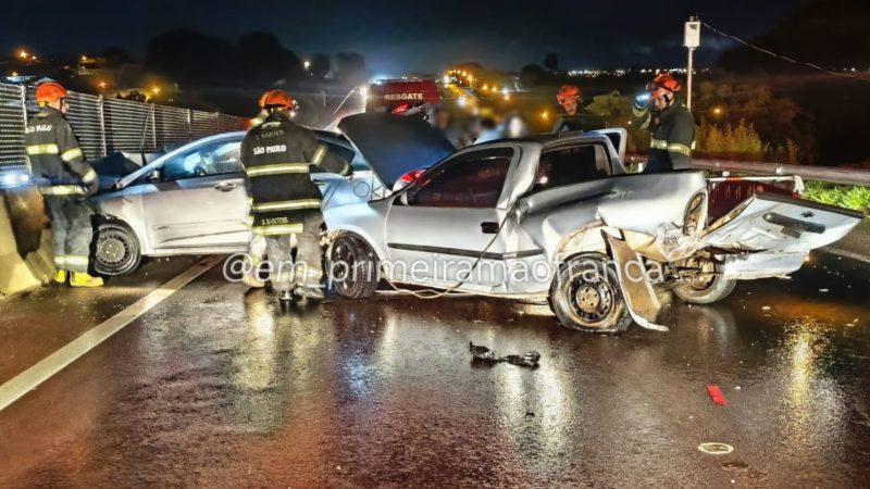 Acidente na rodovia Cândido Portinari deixa veículos destruídos e uma pessoa ferida em Franca